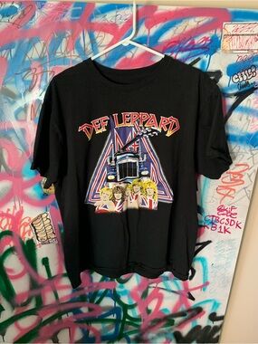 Black Short Sleeve Def Leopard Band Tee/Graphic Tee size XL